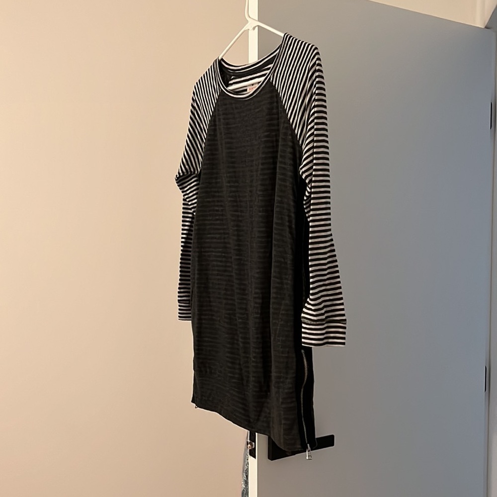 Striped Raglan Dress - Picture 6 of 7